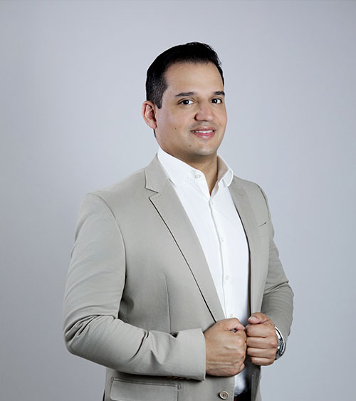 Dr. Vitor Delucas